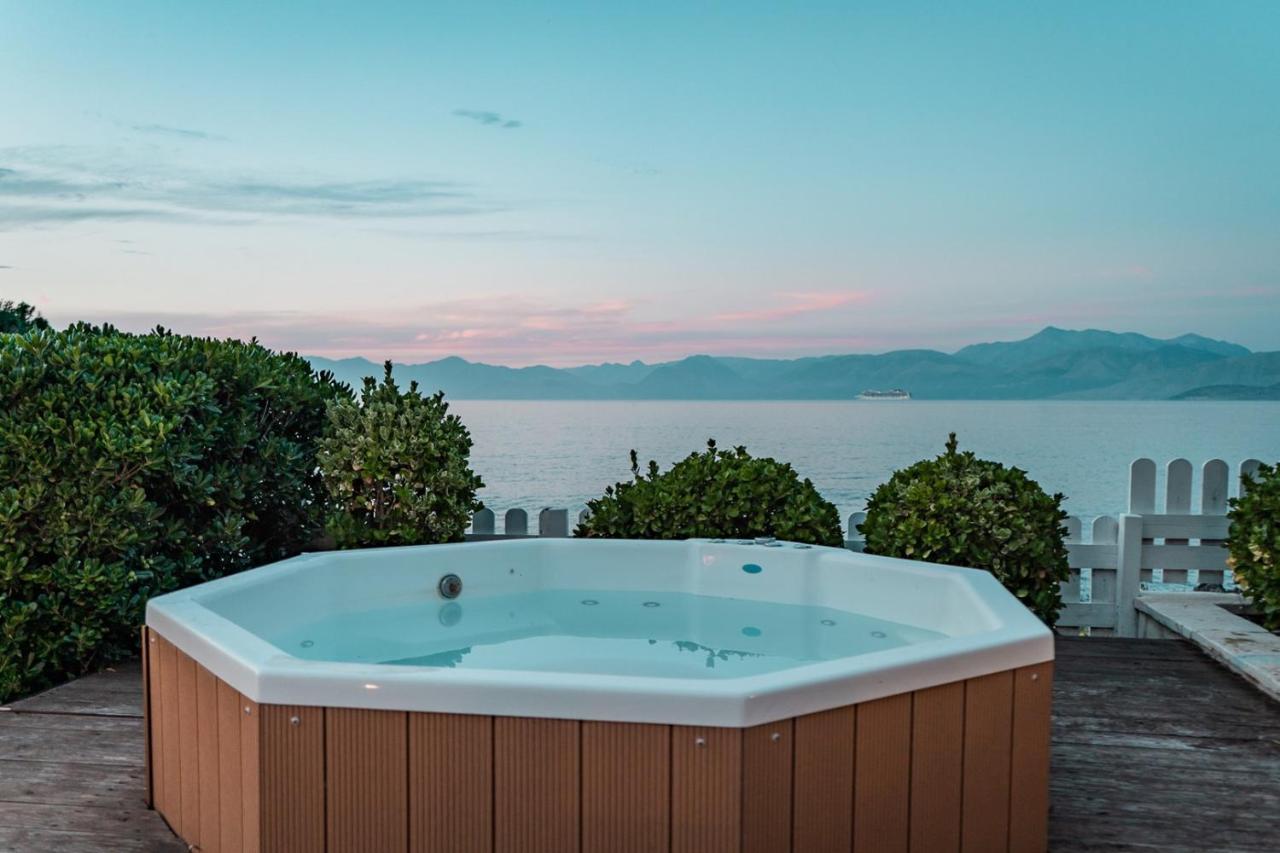 Neptune Sea House - Beachfront Άγιος Σπυρίδωνας Εξωτερικό φωτογραφία