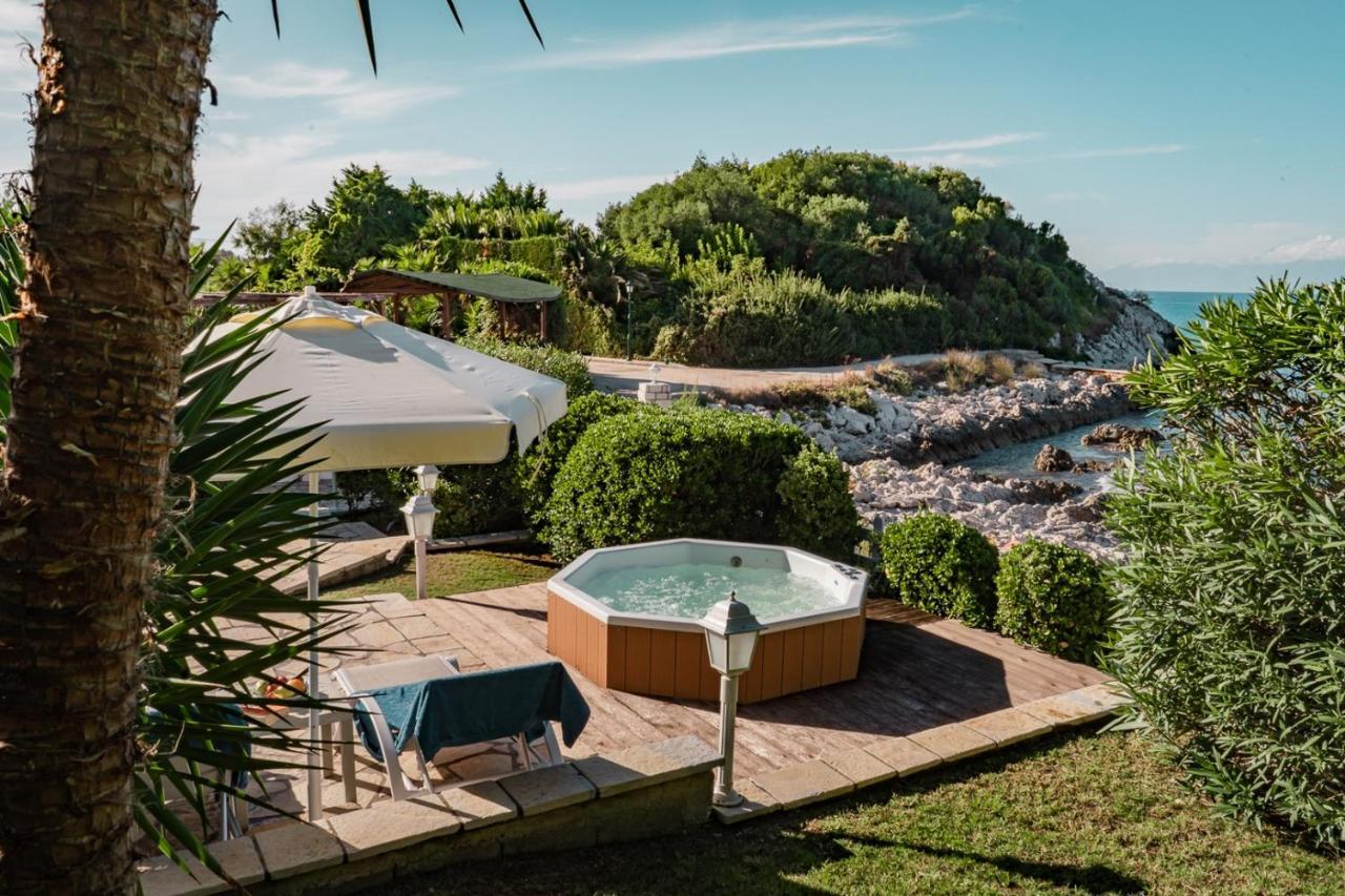 Neptune Sea House - Beachfront Άγιος Σπυρίδωνας Εξωτερικό φωτογραφία